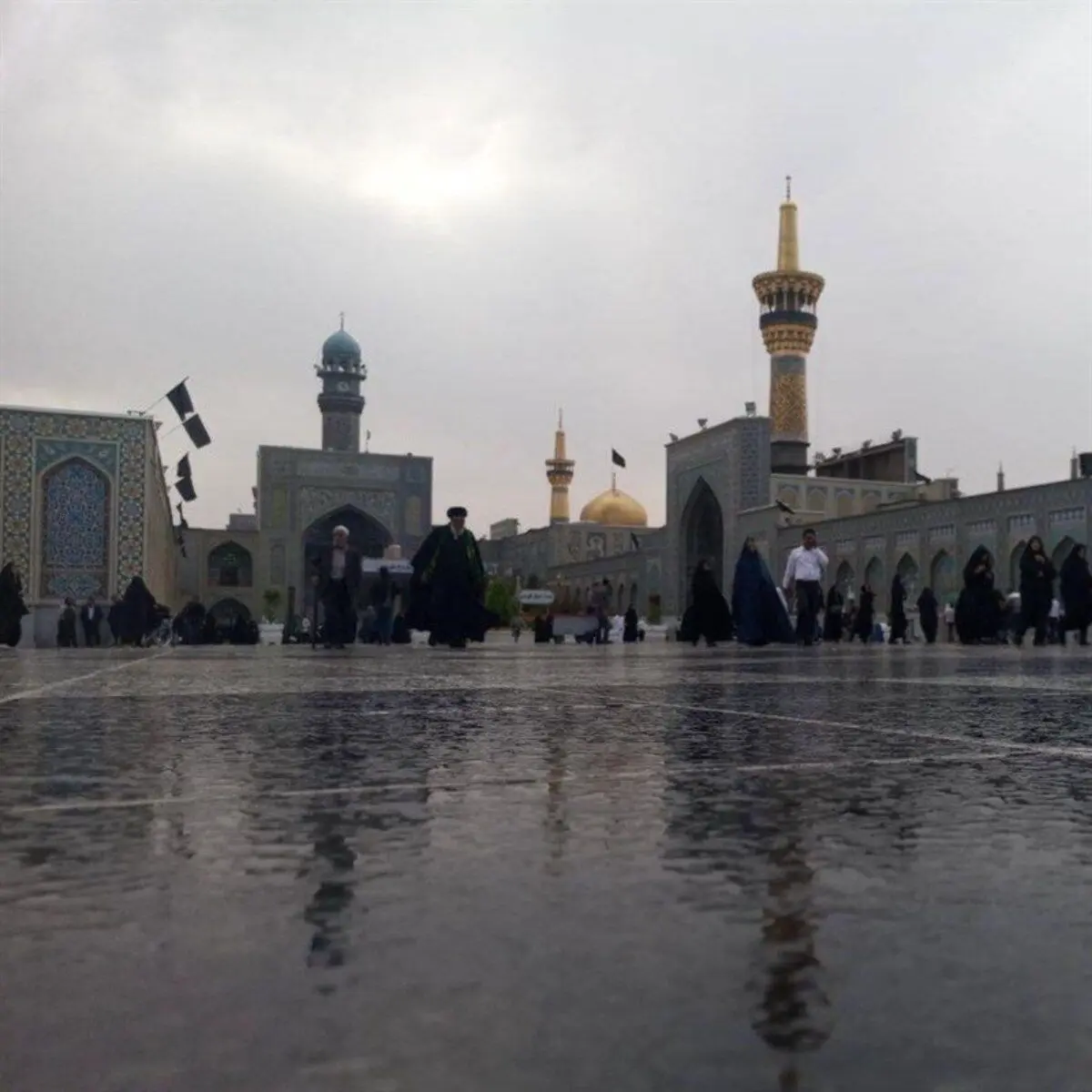(ویدئو) بارش رگبار شدید باران در حرم مطهر رضوی
