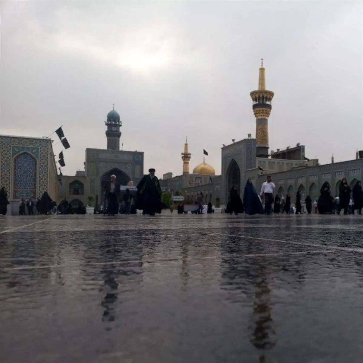 (ویدئو) بارش رگبار شدید باران در حرم مطهر رضوی