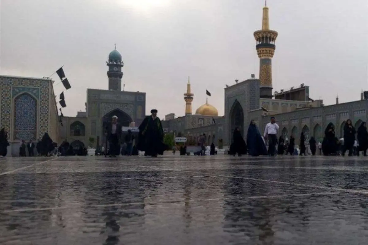 (ویدئو) بارش رگبار شدید باران در حرم مطهر رضوی