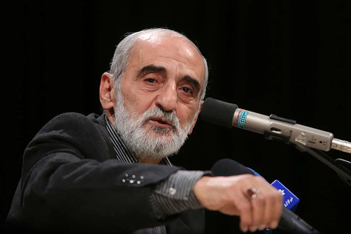 حسین شریعتمداری: چرا برای خروج ایران از NPT تردید میکنید؟