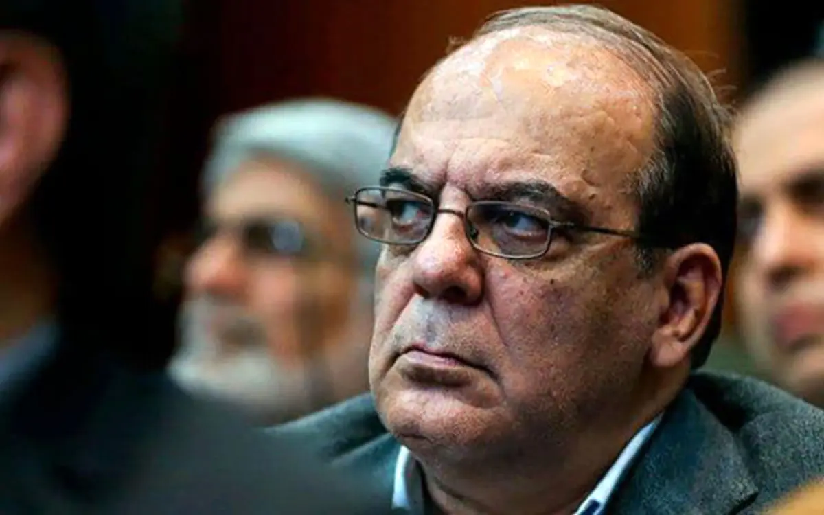 واکنش عباس عبدی به بنر جنجالی دانشگاه امیر کبیر