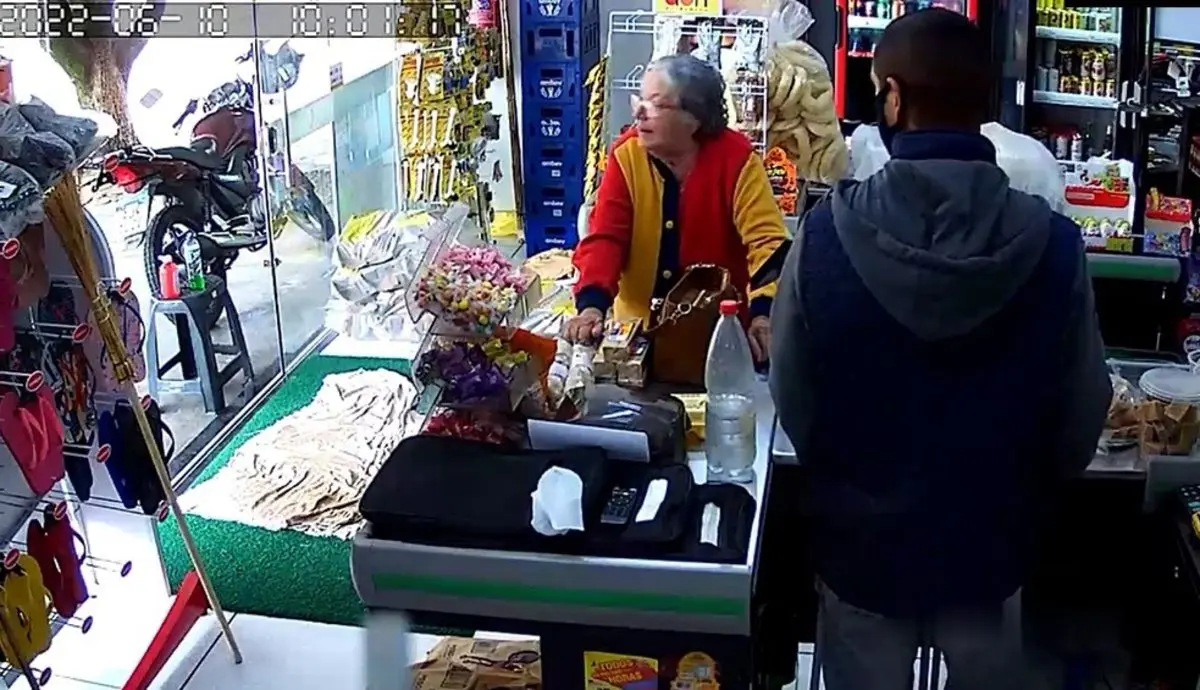 (ویدئو) شکست وحشتناک سرقت مسلحانه از سوپرمارکت