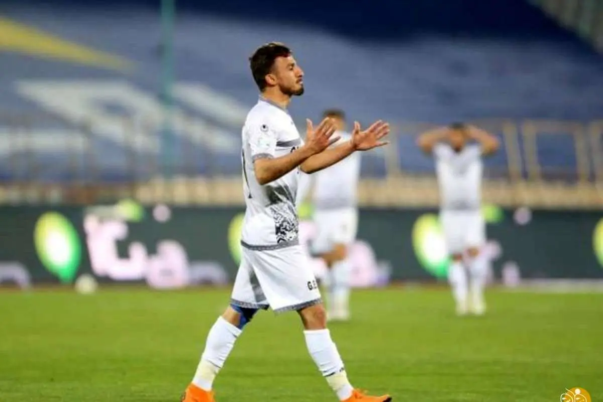 راهکار سرمربی پرسپولیس برای جذب بازیکن مدنظر استقلال