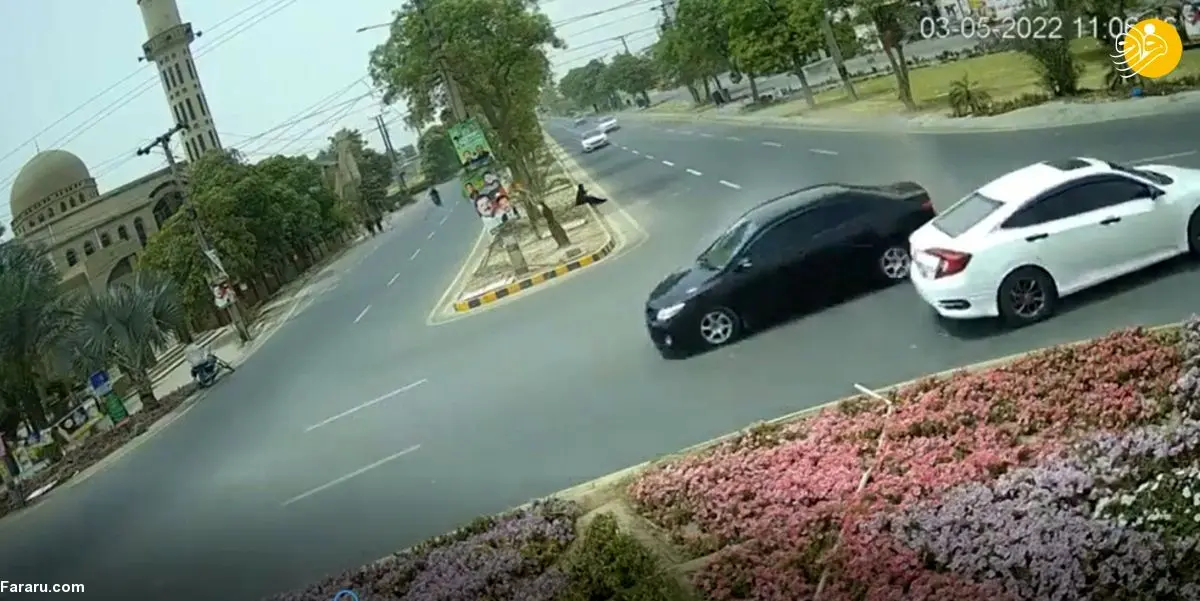 (ویدئو) دریفت نافرجام با خودرو، راننده به جدول زد!