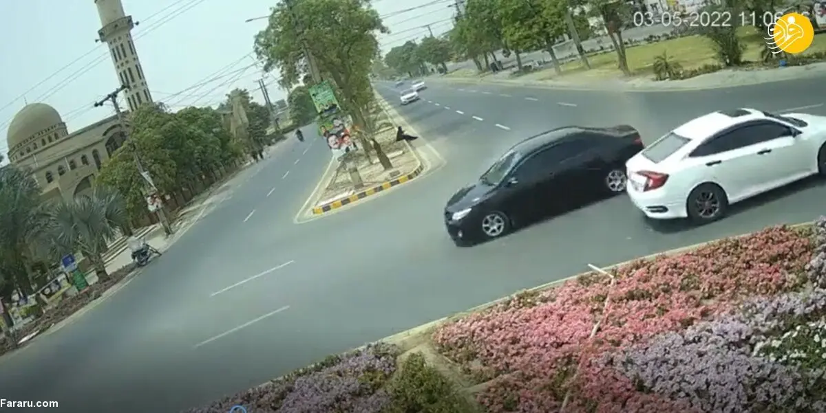 (ویدئو) دریفت نافرجام با خودرو، راننده به جدول زد!