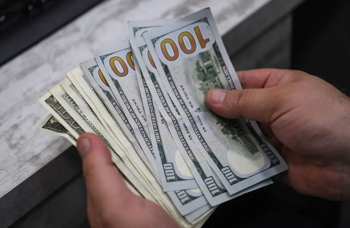 کیهان: قیمت ارز را رسانه‌ها دستکاری می‌کنند