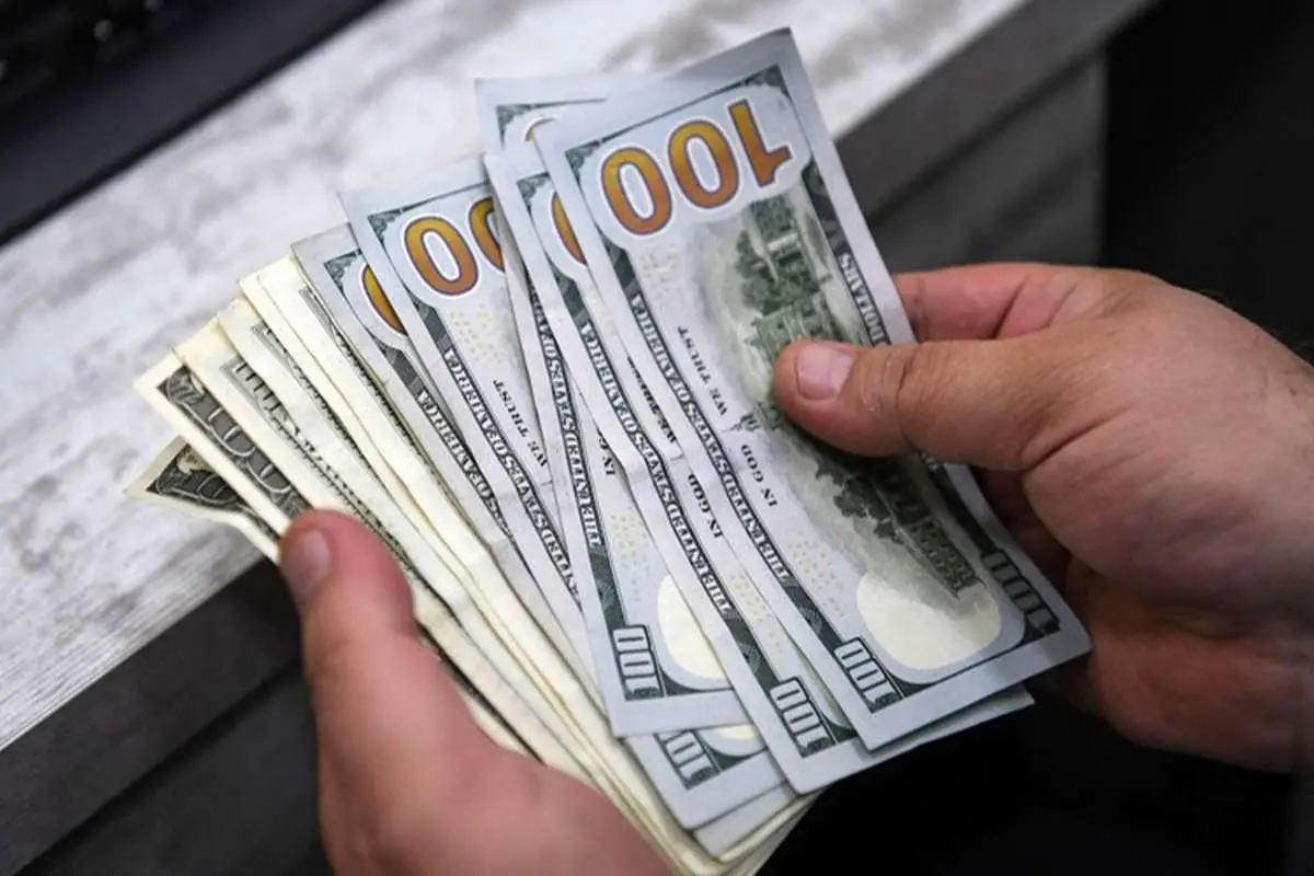 کیهان: قیمت ارز را رسانهها دستکاری میکنند