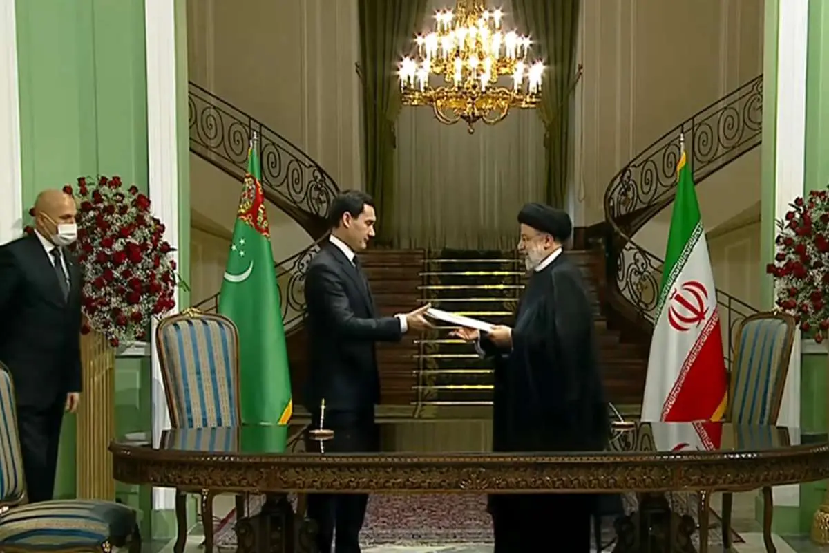 ایران و ترکمنستان ۱۳ سند همکاری امضا کردند