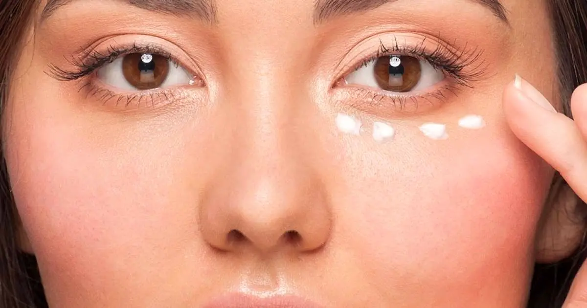 کرم دور چشم و هر آن‌چه که باید درباره مزایا و معایب آن بدانید