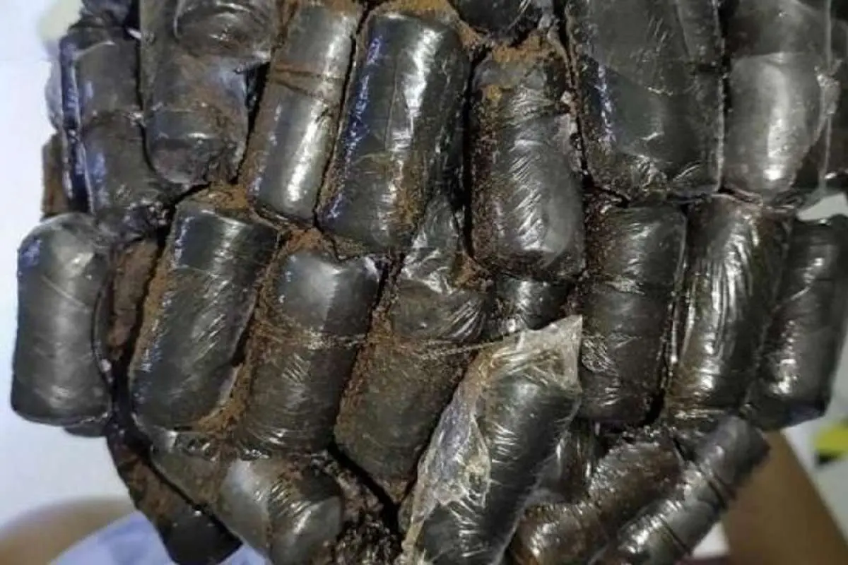 (ویدئو) قاچاق مواد مخدر توسط دو زن با جاسازی در کلاه گیس!