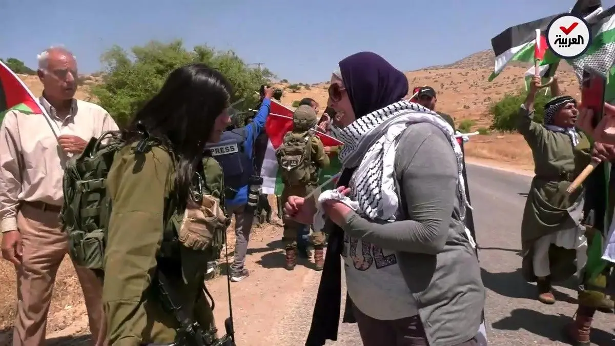 (ویدئو) مقابله یک زن فلسطینی با زن نظامی اسرائیلی