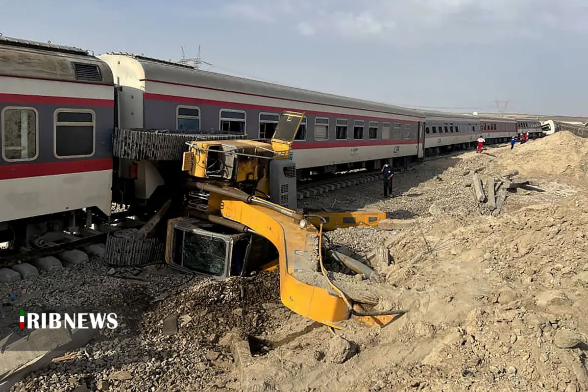 (تصاویر) خروج مرگبار قطار از ریل در طبس