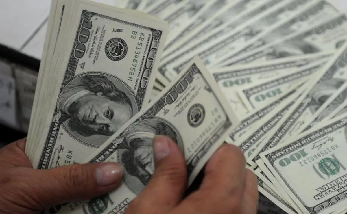 ارز تقلبی به بازار آمد؛ بازار سیاه دلار آبی و سفید