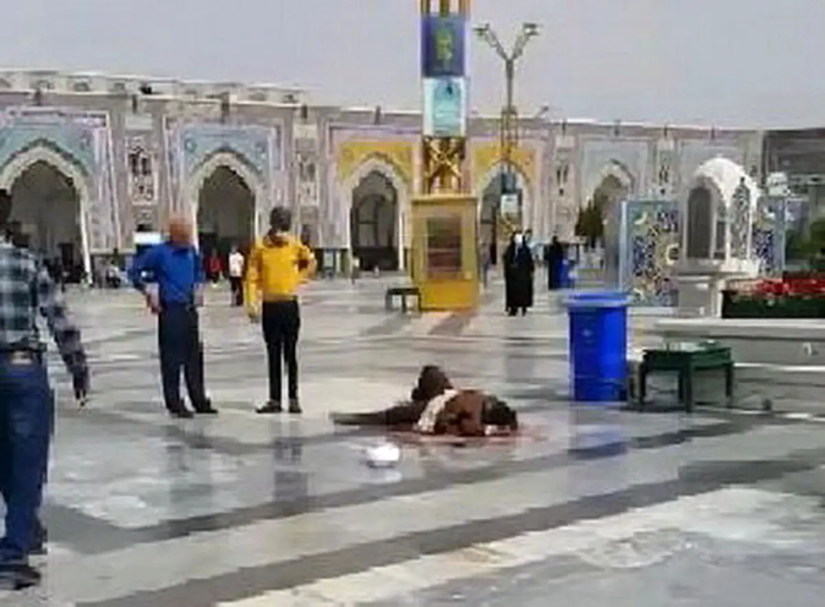 (ویدئو) اولین تصاویر از لحظه حمله به ۳ روحانی در حرم رضوی