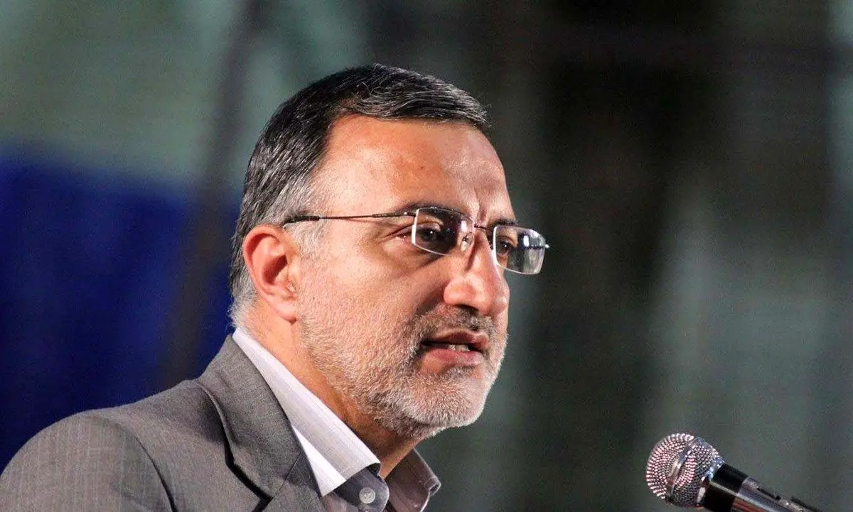 عضو شورای شهر: زاکانی، چون مثل قطار حرکت می‌کند به او سنگ می‌زنند