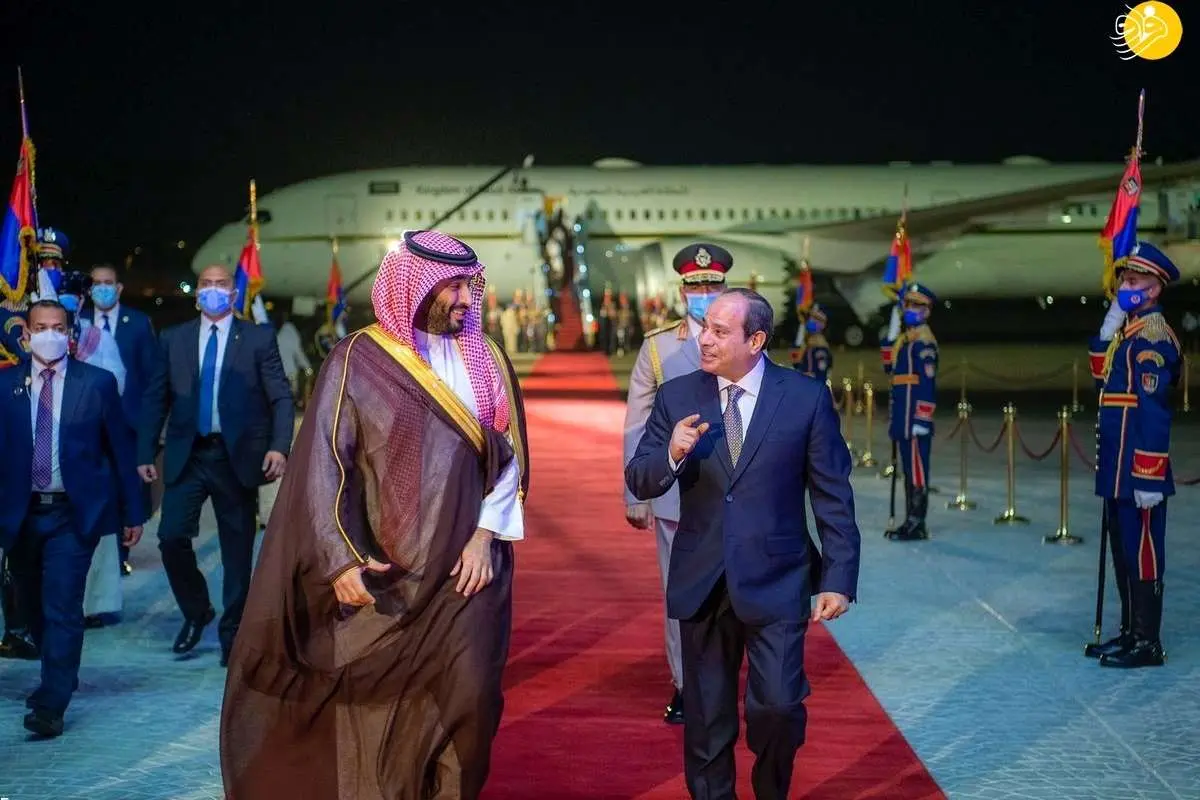 (ویدئو) استقبال سیسی از بن سلمان در فرودگاه قاهره