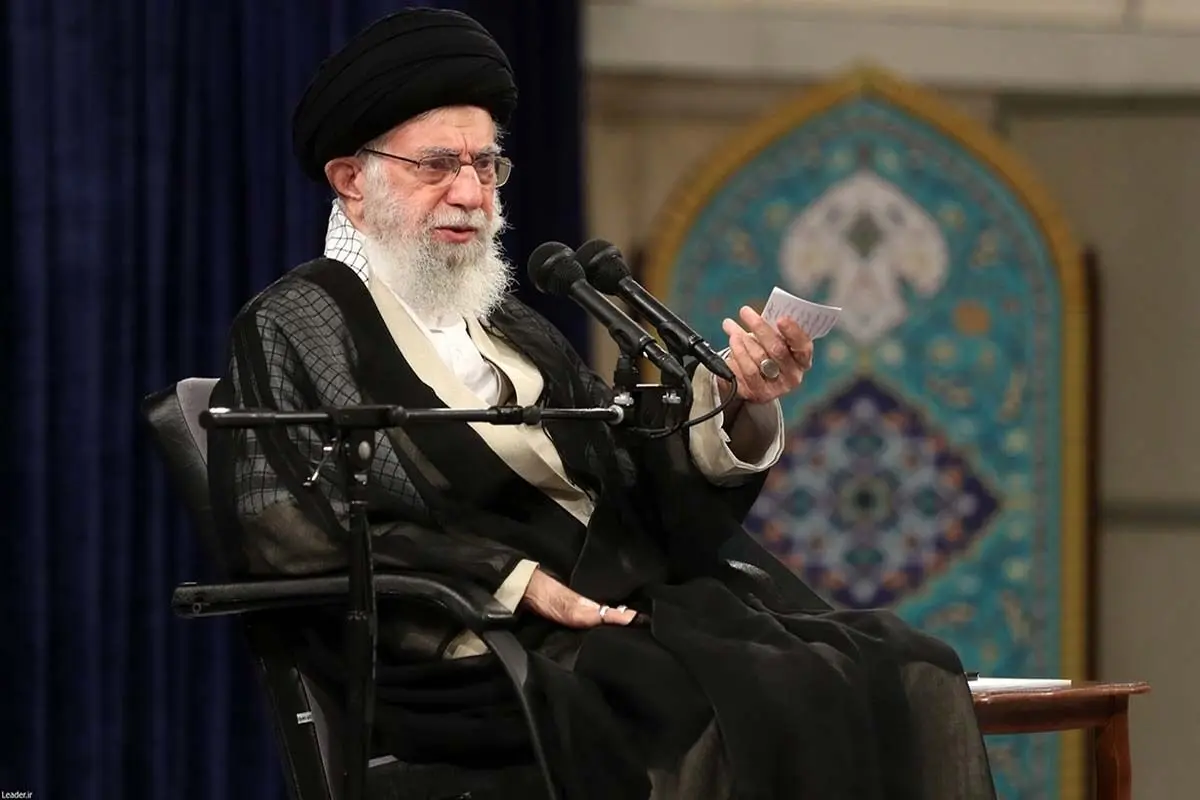 رهبر انقلاب: هر کس مردم را ناامید کند برای دشمن کار می‌کند
