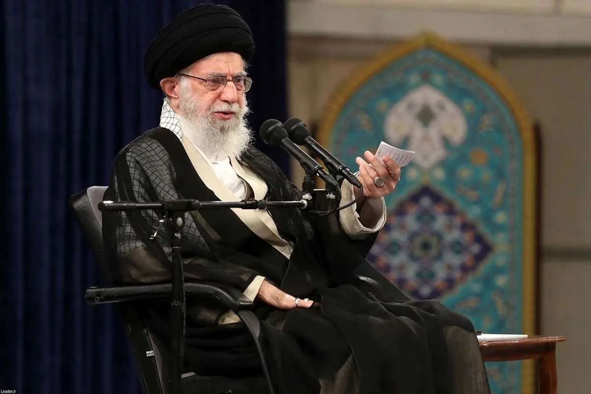 رهبر انقلاب: هر کس مردم را ناامید کند برای دشمن کار میکند