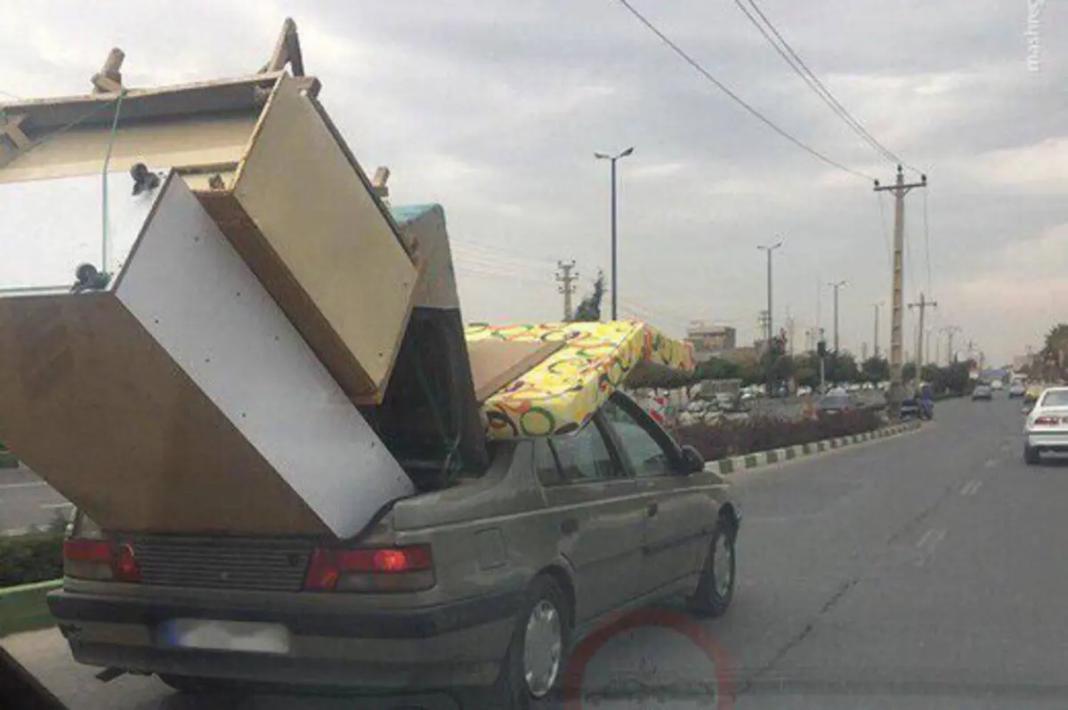 تصاویر عجیب از شیوه حمل بار در خیابان‌های تهران؛ گاری پشت موتور!