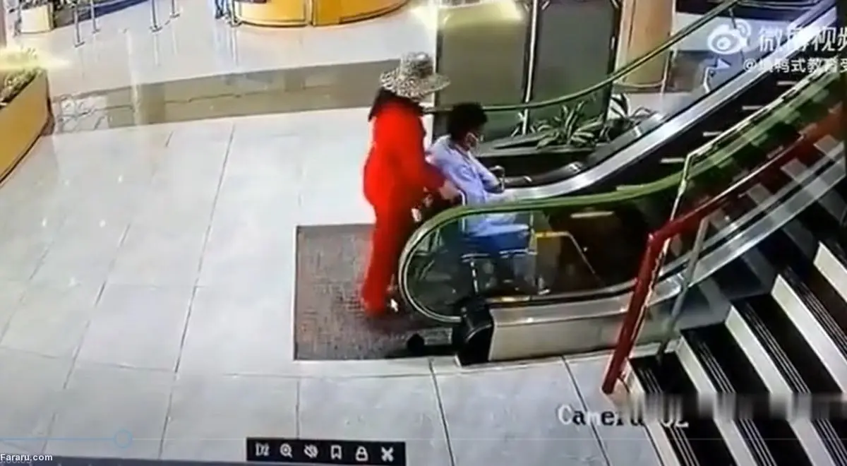 (ویدئو) سرنگونی مرد ویلچرنشین روی پله برقی!