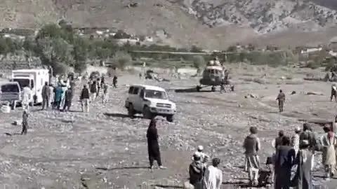 (ویدئو) آمار قربانیان زلزله در افغانستان به ۹۵۰ کشته رسید