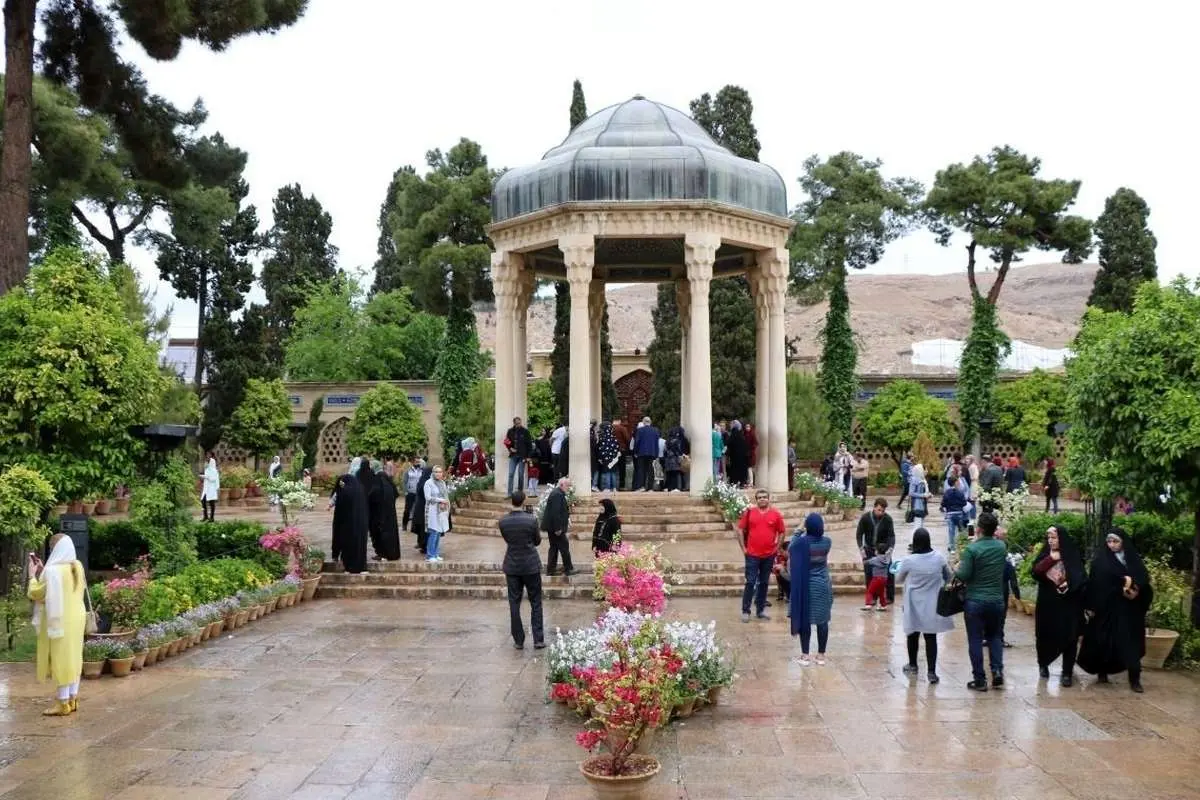 تفال به حافظ ۲ تیرماه ۱۴۰۱؛ کاروان رفت و تو در خواب و بیابان در پیش