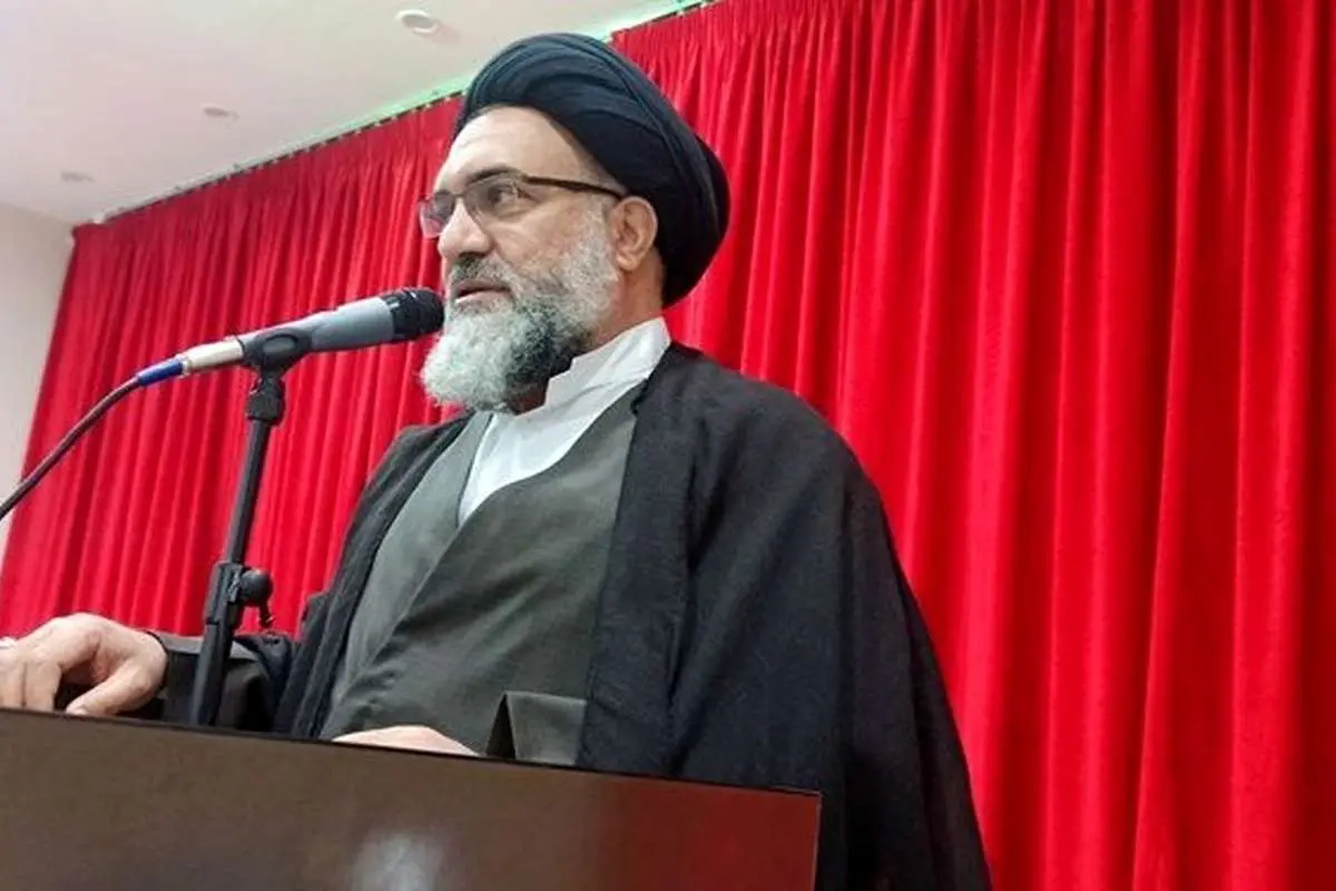 امام جمعه یاسوج: چرا باید دختر شیعه شلوار پاره به پا کند؟