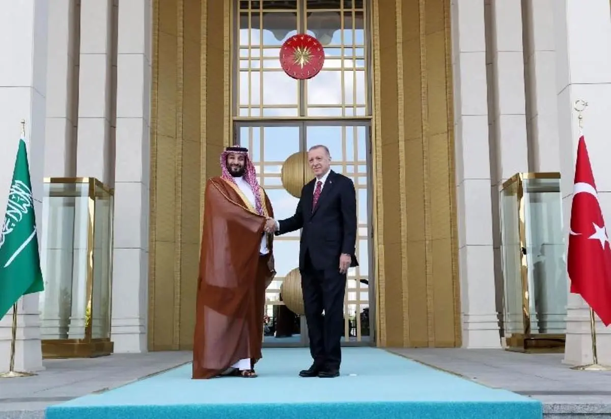 (ویدئو) سنت‌شکنی بن سلمان در ترکیه و واکنش کوبنده گارد افتخار!
