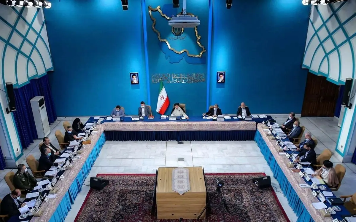 کیهان: ببینید دولت انقلابی در این مدت، چه کرده است