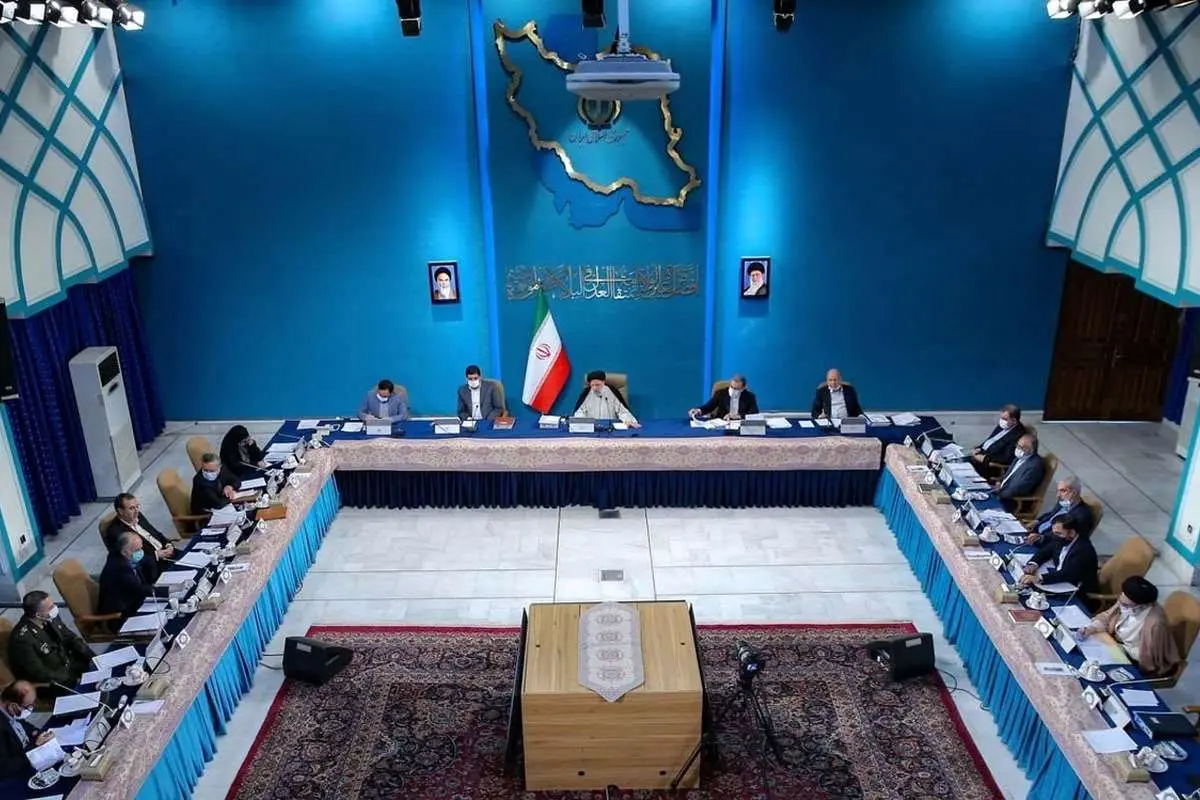 کیهان: ببینید دولت انقلابی در این مدت، چه کرده است