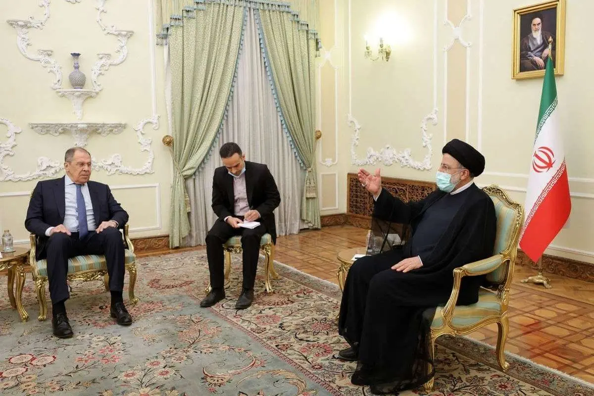 روزنامه جمهوری اسلامی: لاوروف با چه هدفی از حرف رئیسی تمجید می‌کند؟