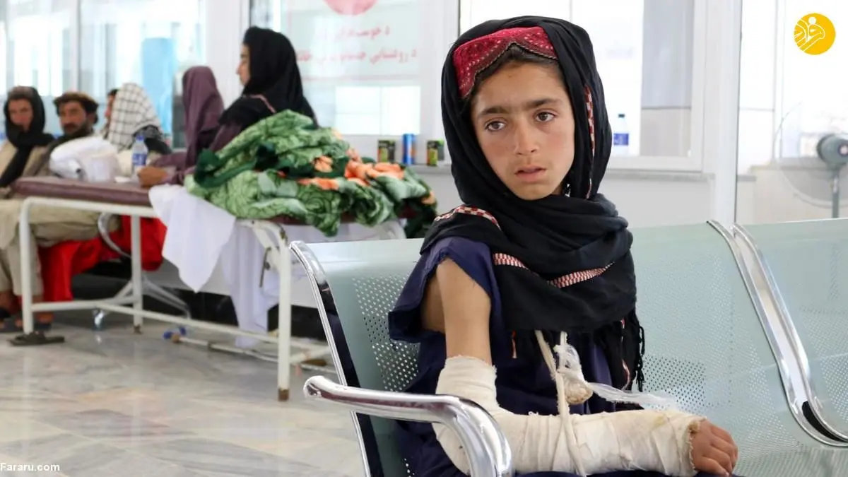 (تصاویر) درمان مجروحان زلزله افغانستان در فرودگاه