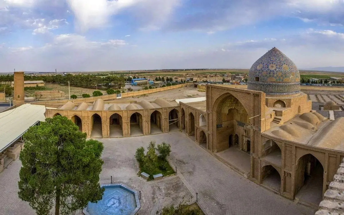 «تعطیلی اماکن گردشگری ساوه در صورت ورود افراد بدحجاب تا یک هفته»
