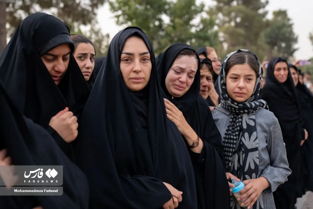 (تصاویر) تشییع پیکر سروان «رضا کریمی» در شیراز