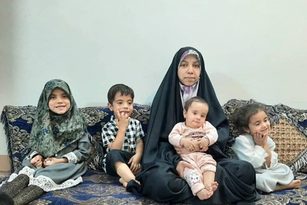 (تصاویر) مادر دهه هشتادی ۲۱ ساله با ۴ فرزند