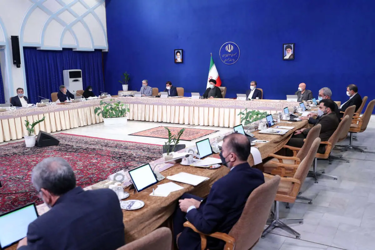 کیهان: رئیسی تعطیلی را بر خود و دولتش حرام کرده است