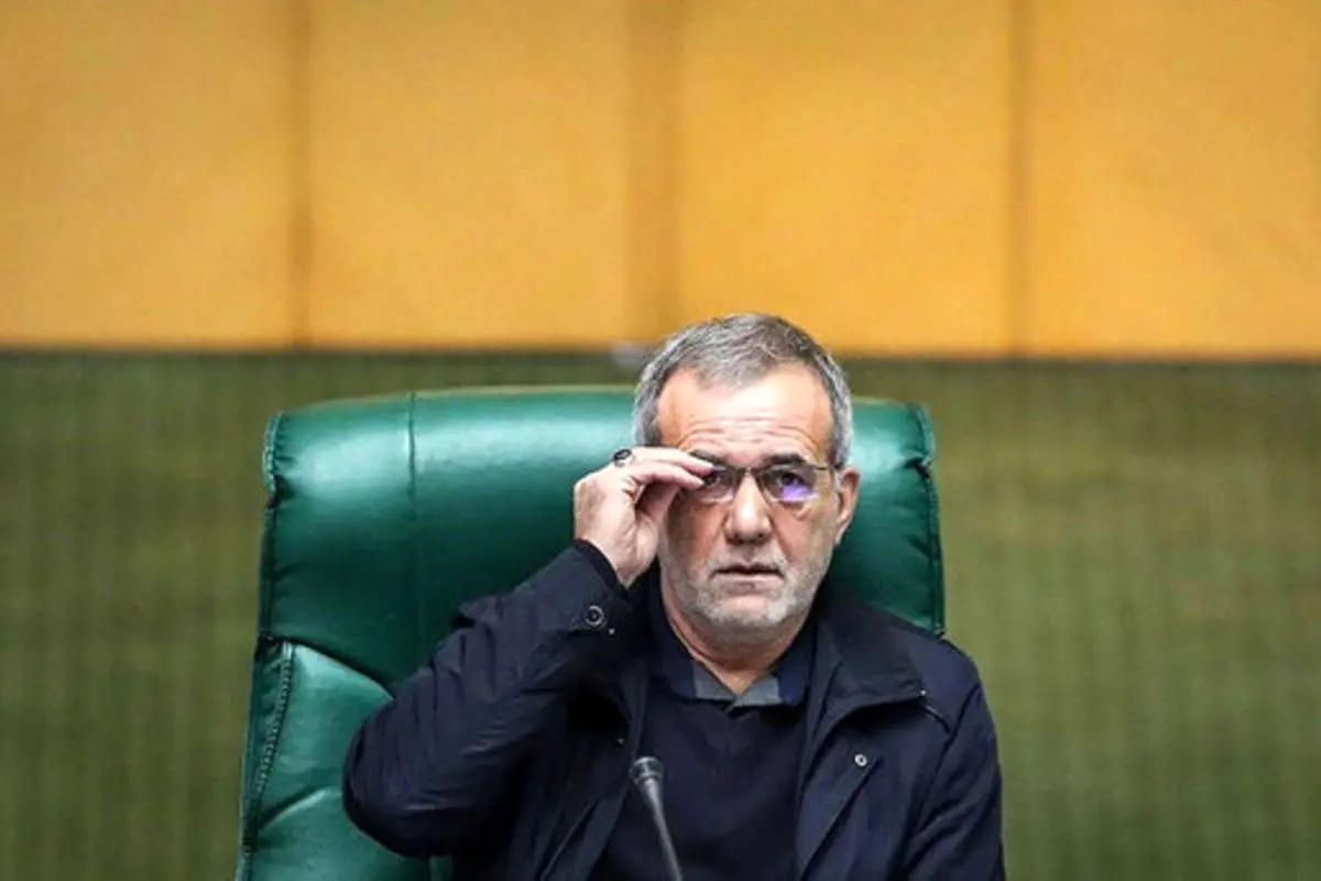 پزشکیان: فقر غوغا میکند اما کسی پیراهن پاره نمیکند