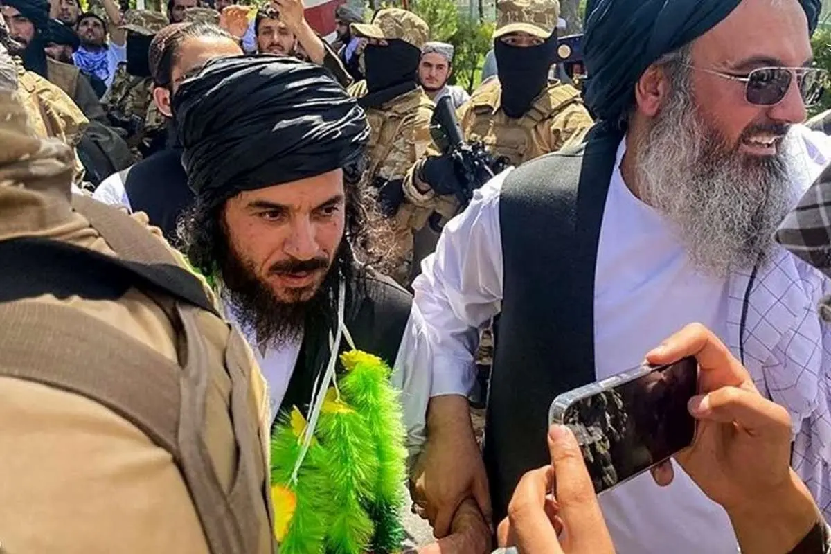 (ویدئو) استقبال طالبان از پیک القاعده آزاد شده از گوانتانامو