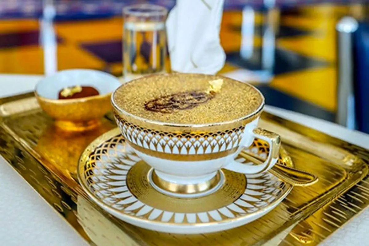 (ویدئو) سرو نوشیدنی با ورق طلا در رستورانی در تهران!
