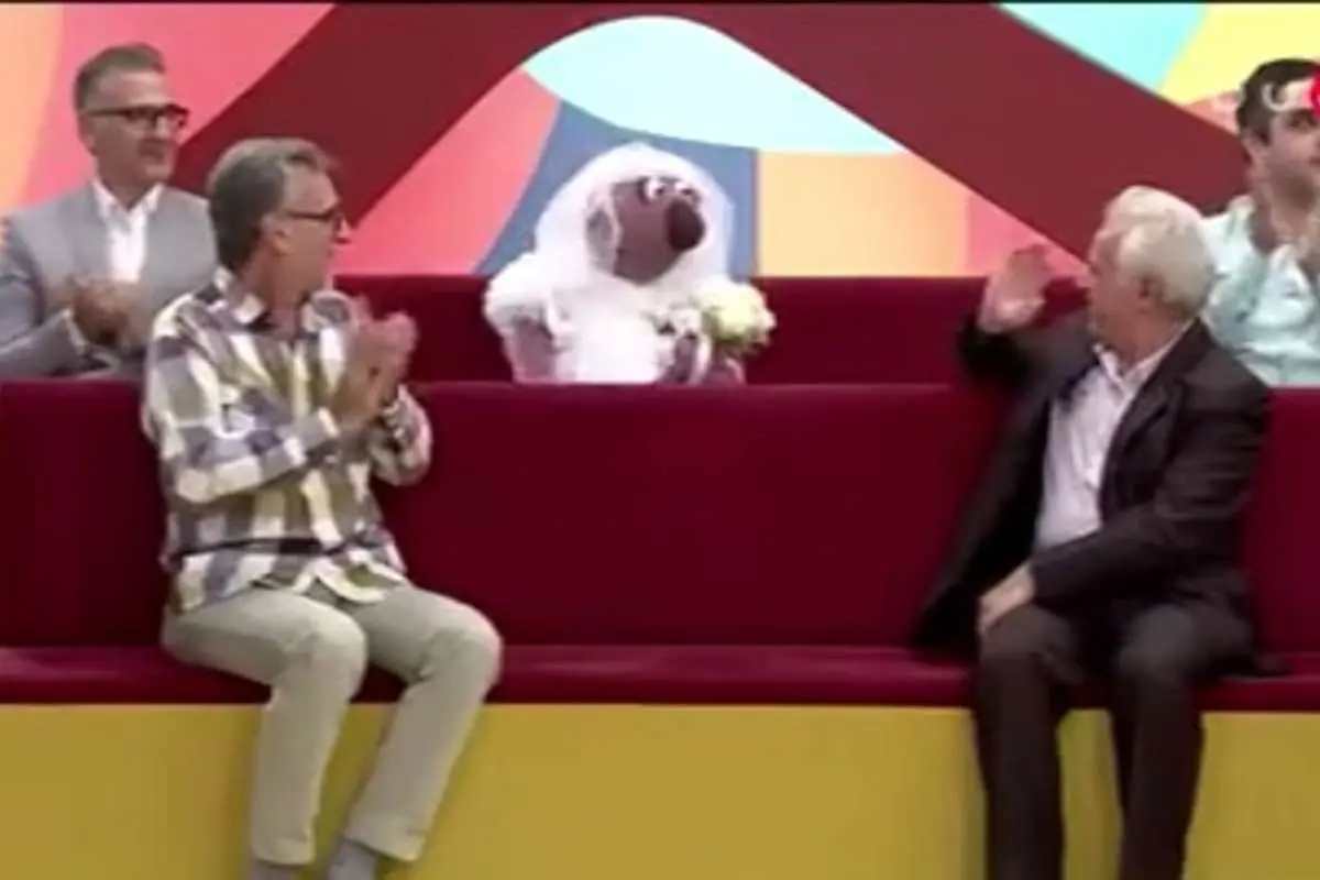 (ویدئو) دلبری جناب خان از ابوالفضل پورعرب با پوشیدن لباس عروس