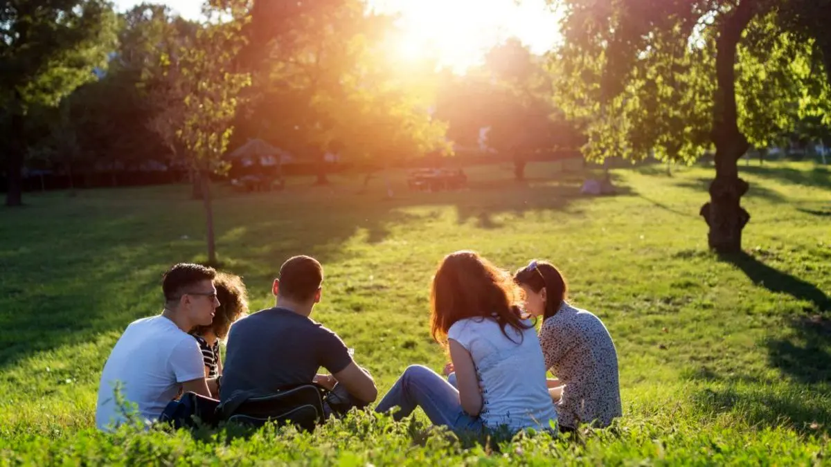 آیا زنان و مردان می‌توانند فقط «دوست معمولی» باشند؟