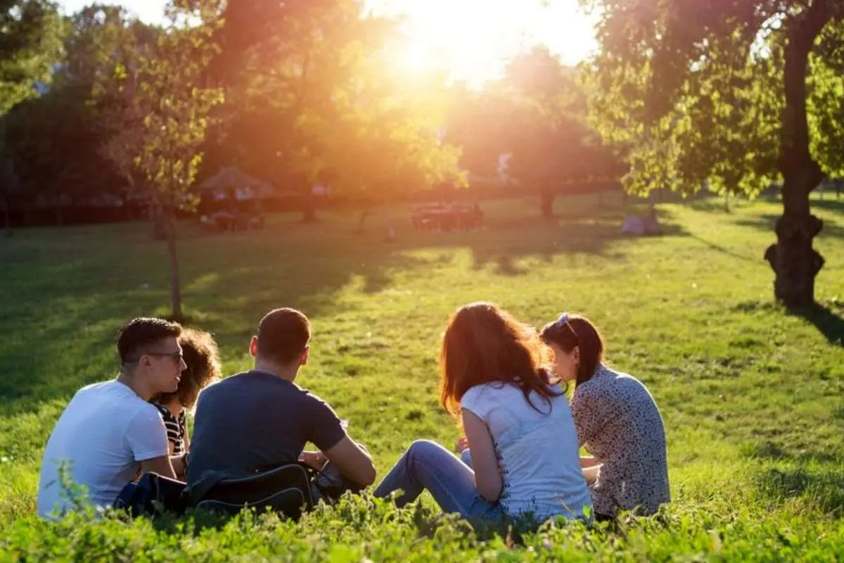 آیا زنان و مردان می‌توانند فقط «دوست معمولی» باشند؟