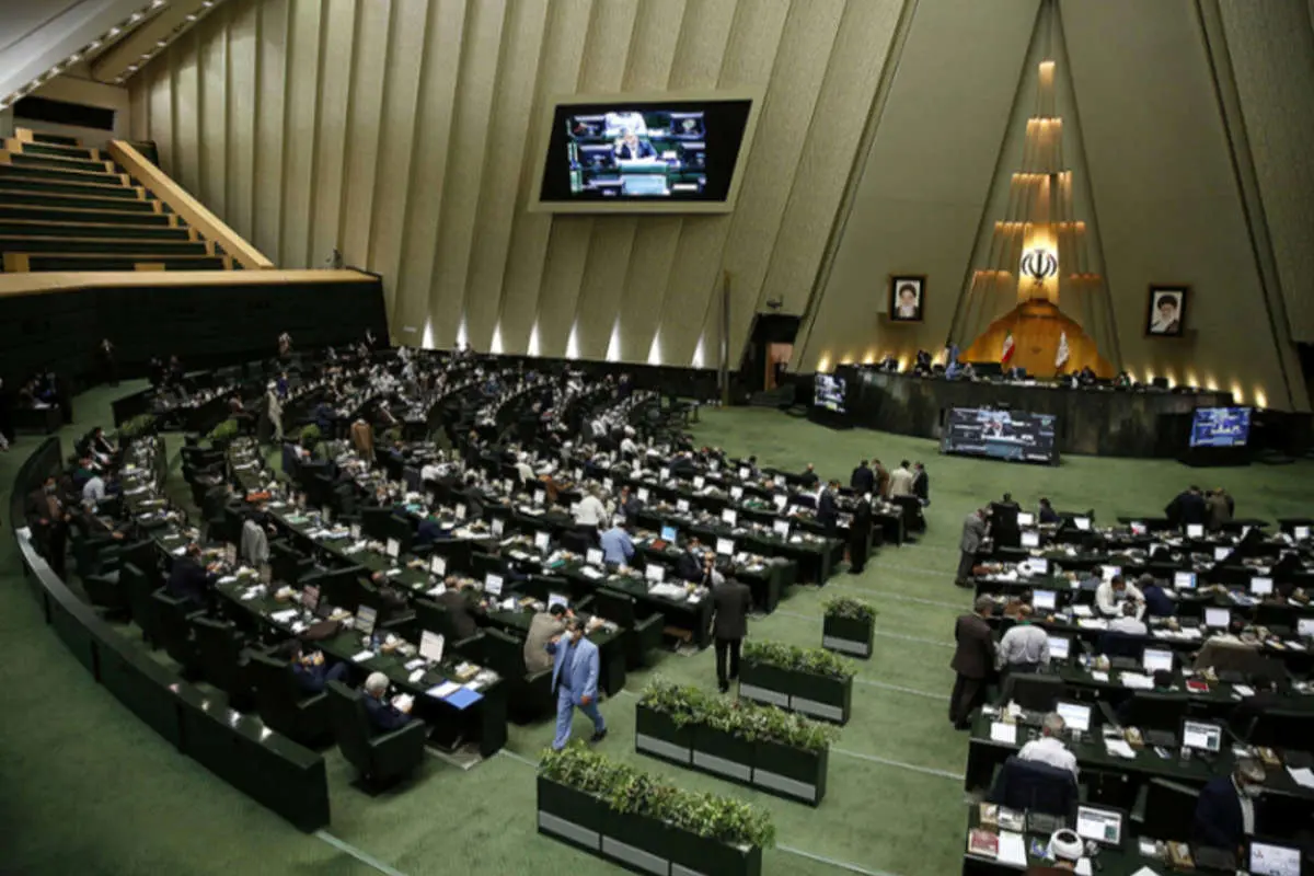 زیانهای فراری دادن وزیر صمت از استیضاح