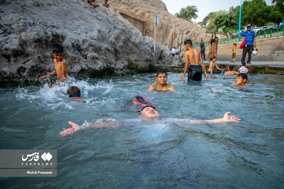 (تصاویر) آبتنی در چشمه علی