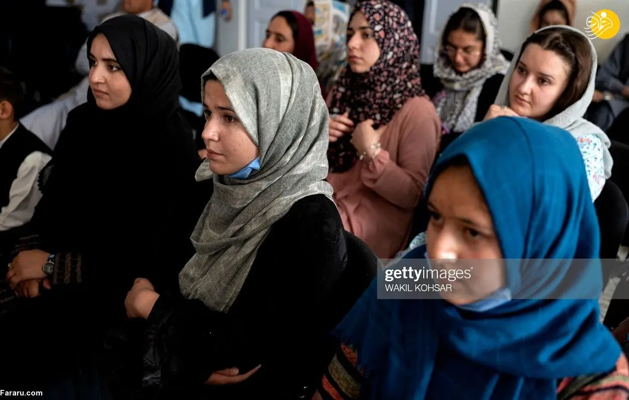 (عکس) نخستین مراسم شعرخوانی زنان افغان در حکومت طالبان