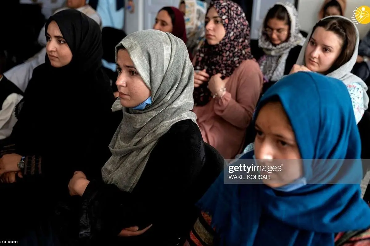 (عکس) نخستین مراسم شعرخوانی زنان افغان در حکومت طالبان