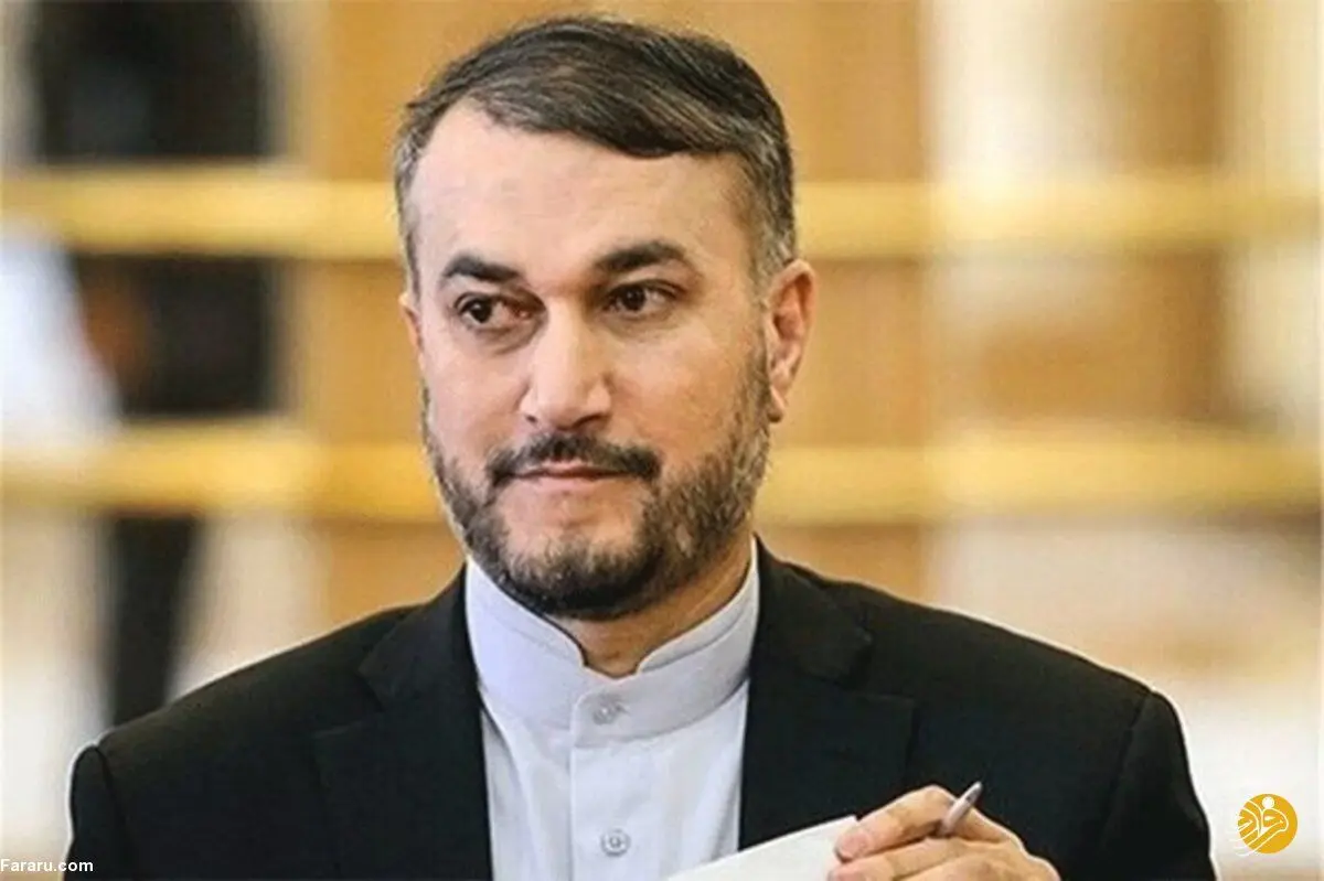(عکس) اهدای پیراهن تیم ملی فوتبال به امیرعبداللهیان