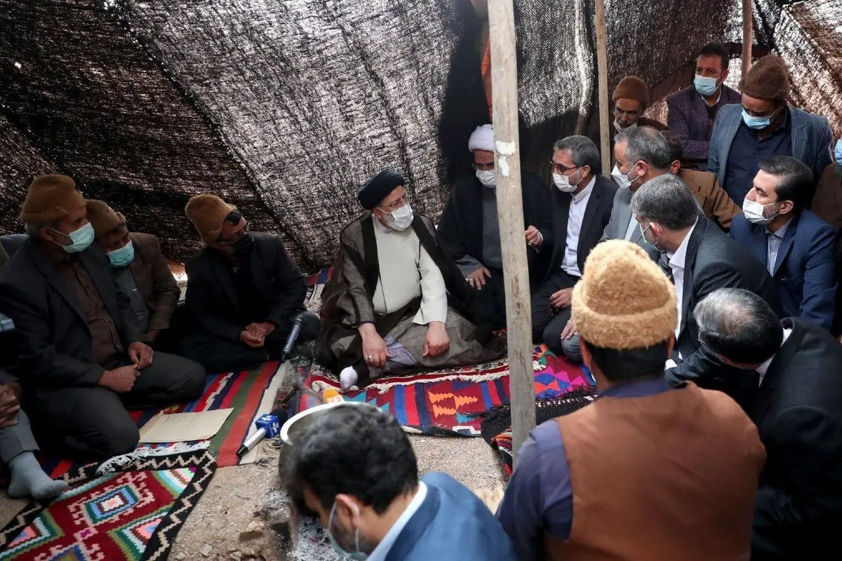 نماینده مجلس: رئیسی نشستن در «سیاه‌چادرها» را بر جلسات «اودکلن‌زده‌ها» ترجیح می‌دهد