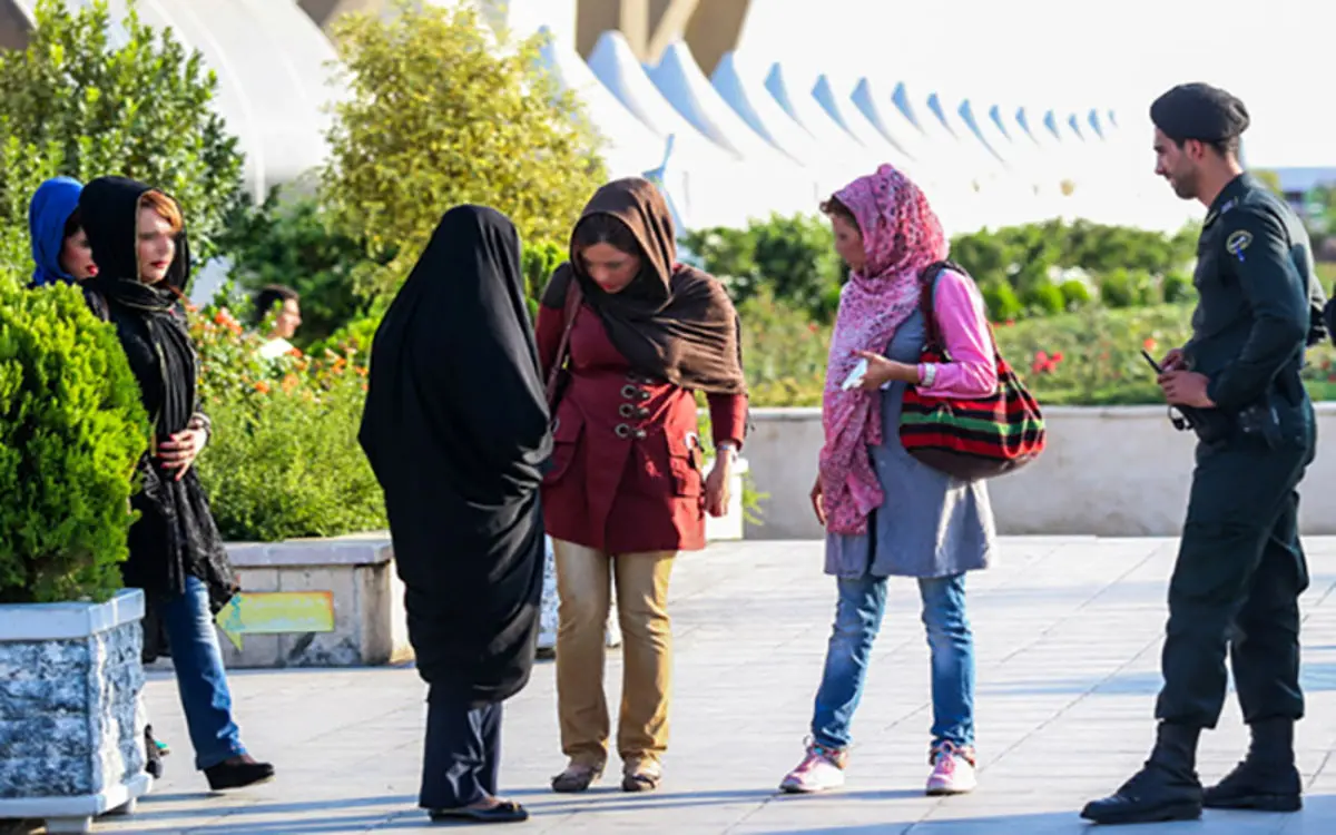 یک حقوق دان: کم‌حجابی یا بدحجابی، فاقد عنوان مجرمانه است
