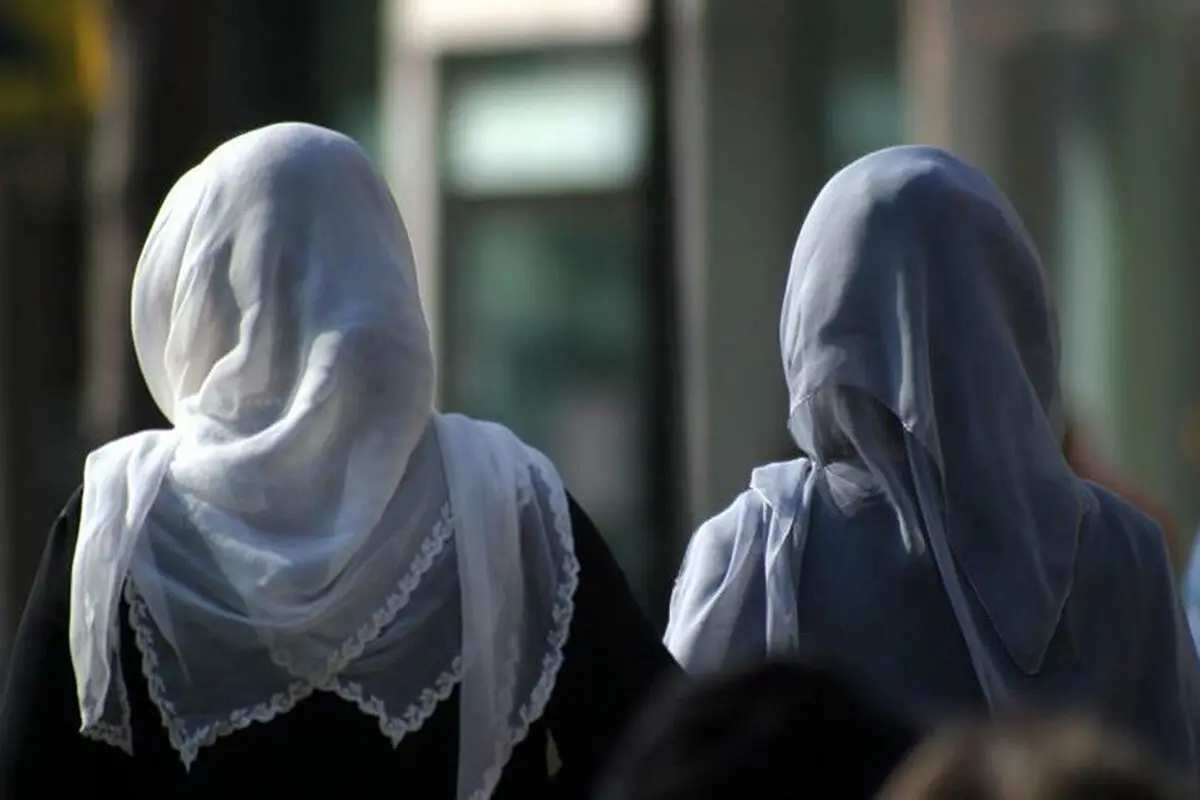 «دشمن دنبال برداشتن حجاب از سر بانوان است»